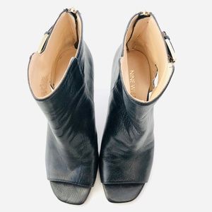 Nine West Black heels with ankle gold bucket